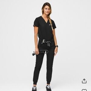 FIGS Black Scrub Set